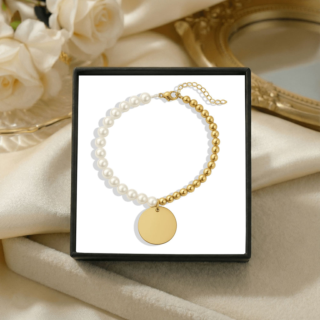 Bracelet perles de nacre et médaille