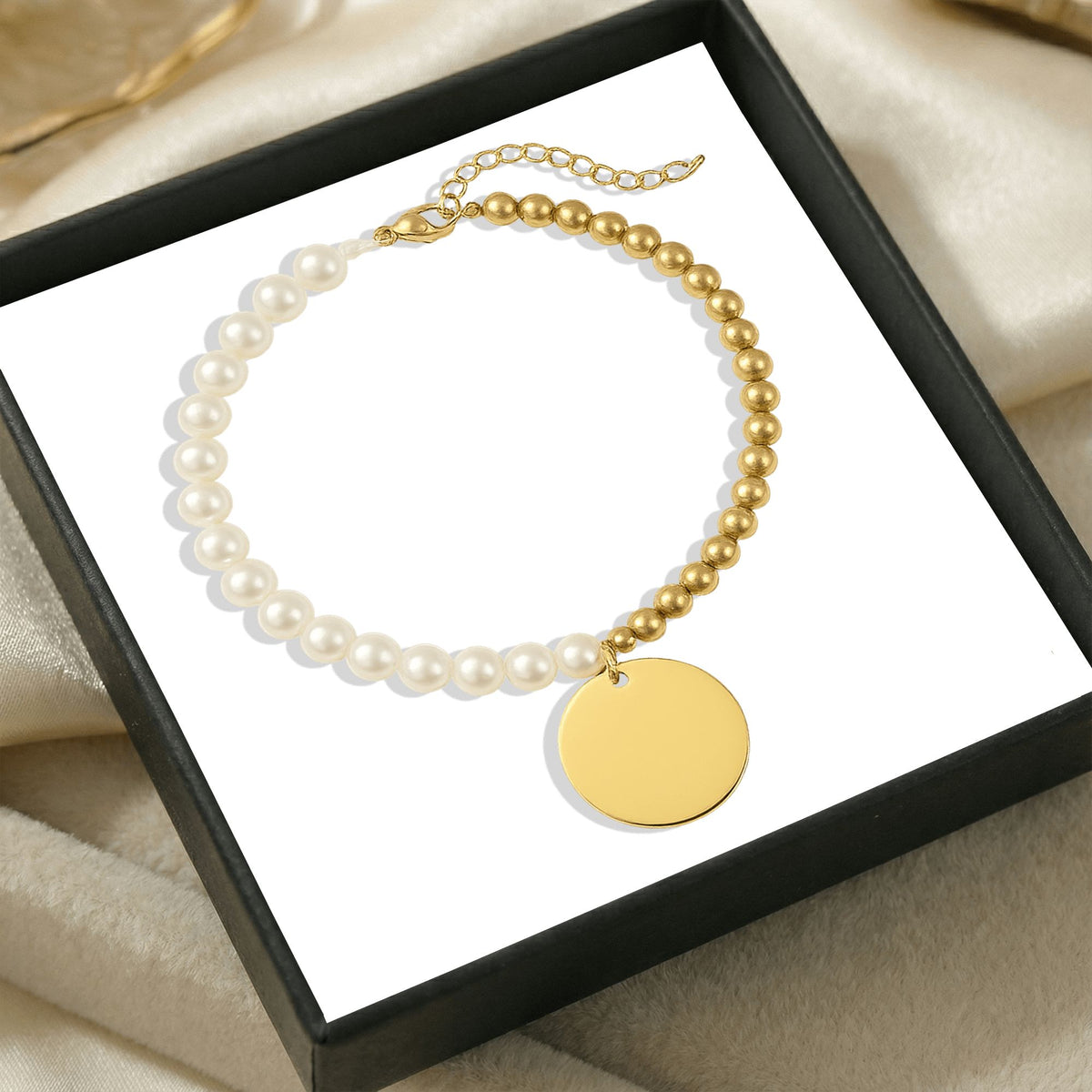 Bracelet perles de nacre et médaille