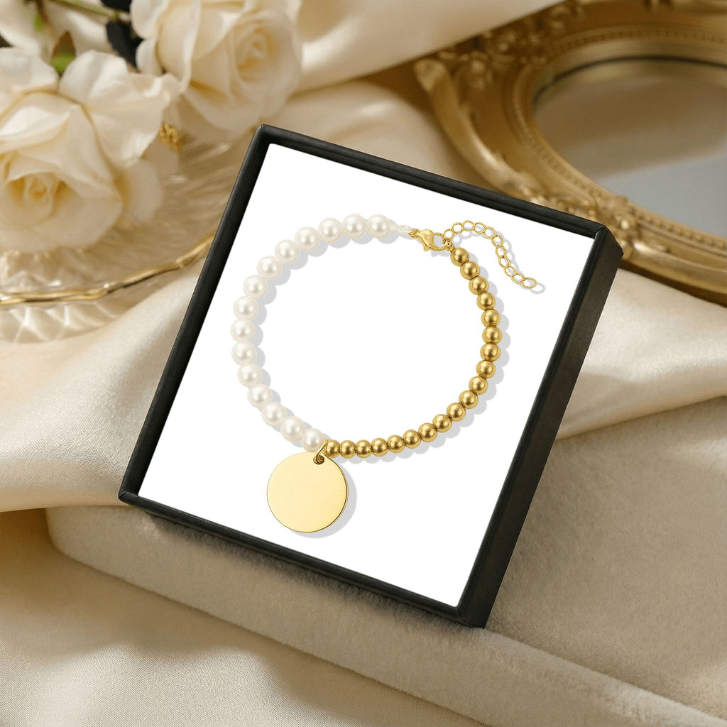 Bracelet perles de nacre et médaille